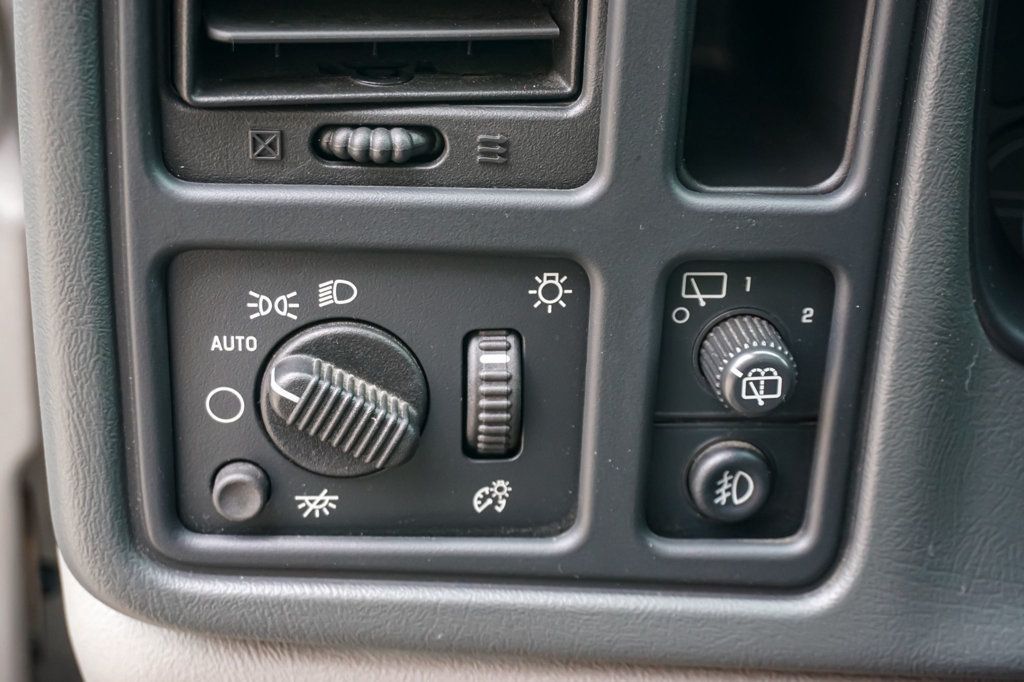 2005 GMC Yukon XL *Yukon XL SLT* *Leather Interior* *Moonroof* *Only 37k Miles* - 22990843 - 50