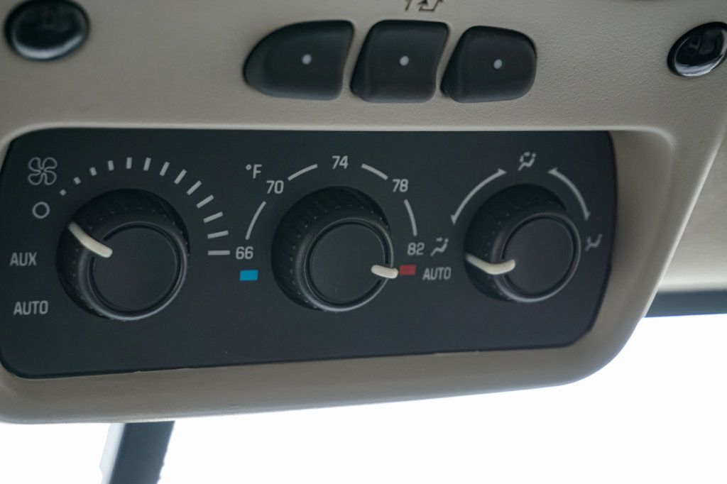 2005 GMC Yukon XL *Yukon XL SLT* *Leather Interior* *Moonroof* *Only 37k Miles* - 22990843 - 51