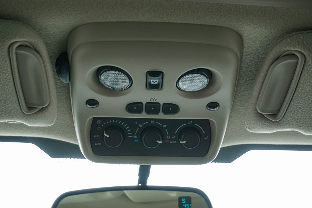 2005 GMC Yukon XL *Yukon XL SLT* *Leather Interior* *Moonroof* *Only 37k Miles* - 22990843 - 52