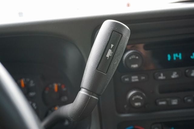 2005 GMC Yukon XL *Yukon XL SLT* *Leather Interior* *Moonroof* *Only 37k Miles* - 22990843 - 53