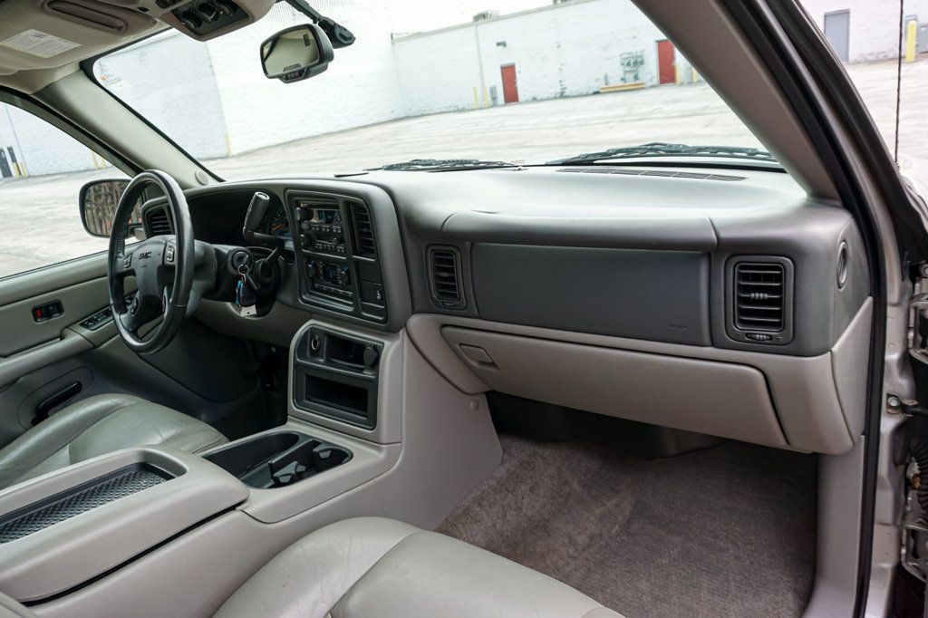 2005 GMC Yukon XL *Yukon XL SLT* *Leather Interior* *Moonroof* *Only 37k Miles* - 22990843 - 59