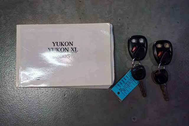 2005 GMC Yukon XL *Yukon XL SLT* *Leather Interior* *Moonroof* *Only 37k Miles* - 22990843 - 70