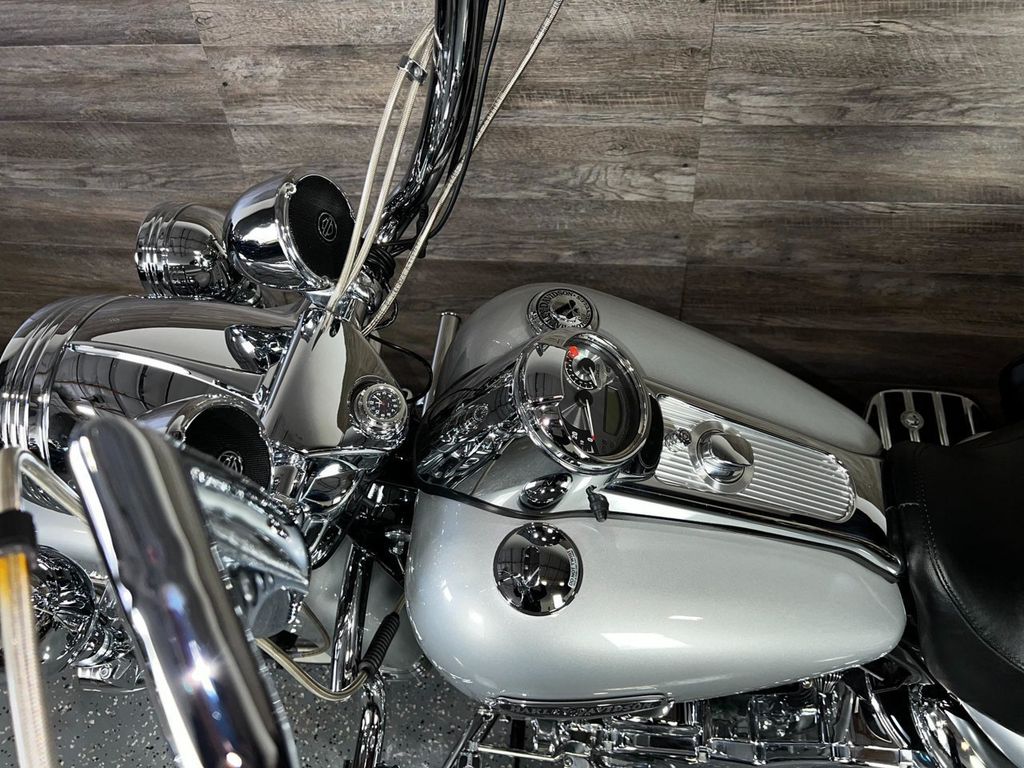2005 Harley-Davidson FLHRCI Road King Classic Custom! - 22285459 - 13