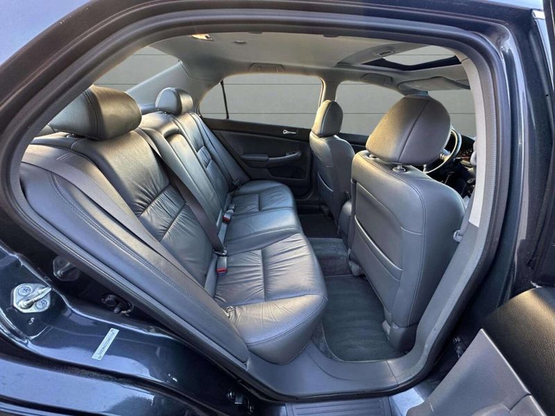 2005 Honda Accord Sedan EX-L V6 Automatic - 22929914 - 18