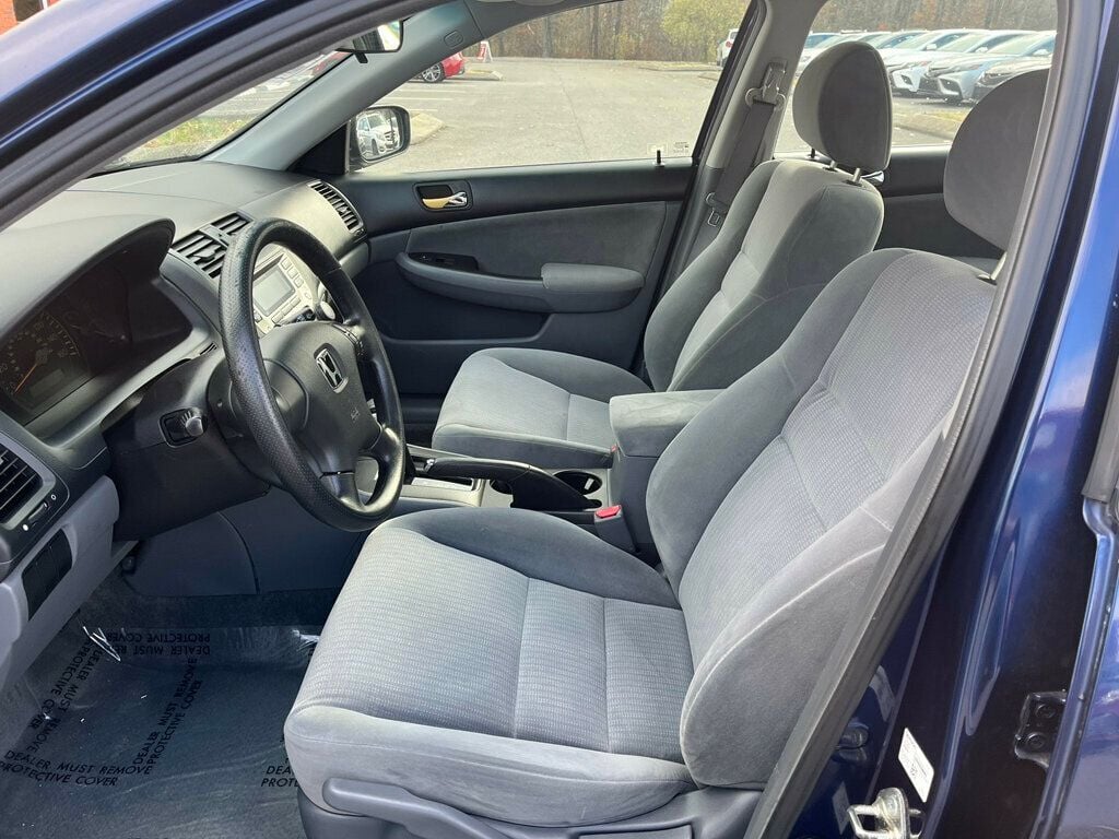 2005 Honda Accord Sedan LX Automatic - 22713409 - 14