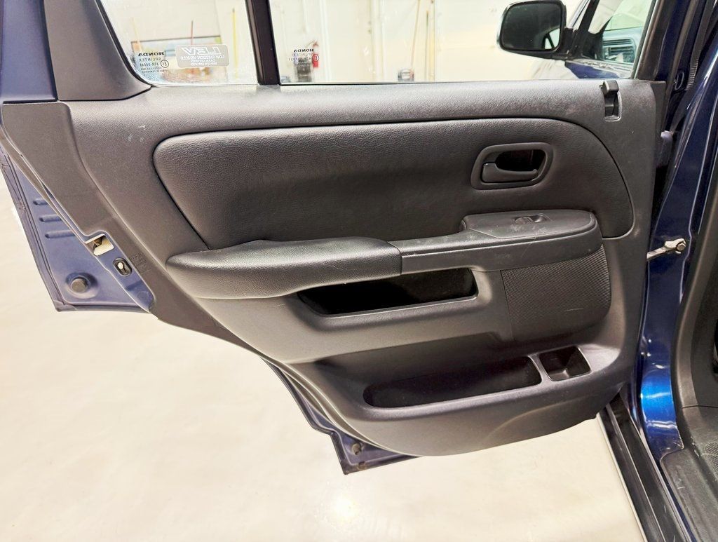 2005 Honda CR-V 2WD LX Automatic - 22903871 - 22