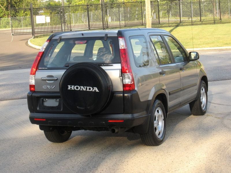 2005 Honda CR-V LX photo 12