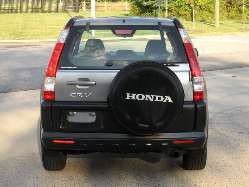 2005 Honda CR-V LX photo 13