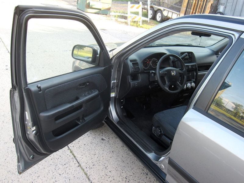 2005 Honda CR-V LX photo 15