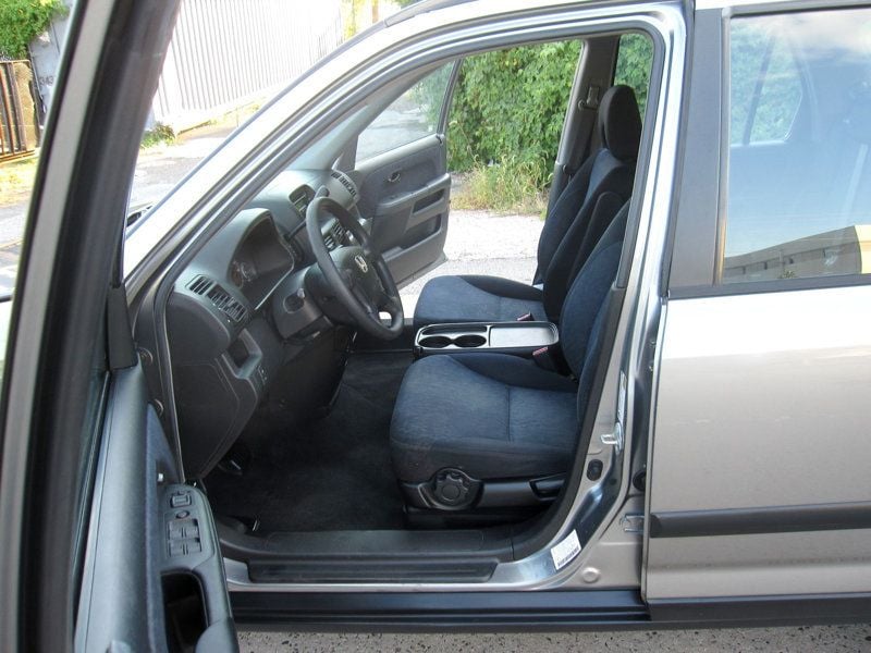 2005 Honda CR-V LX photo 16
