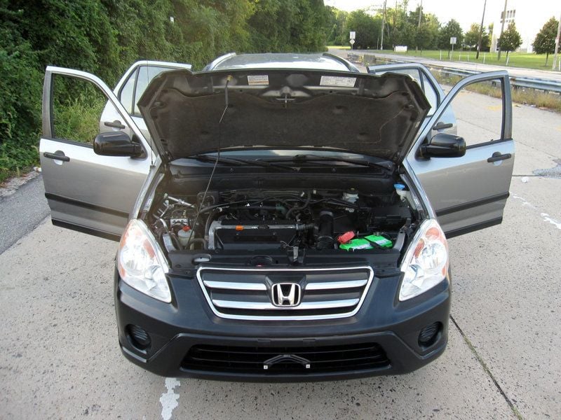 2005 Honda CR-V LX photo 29
