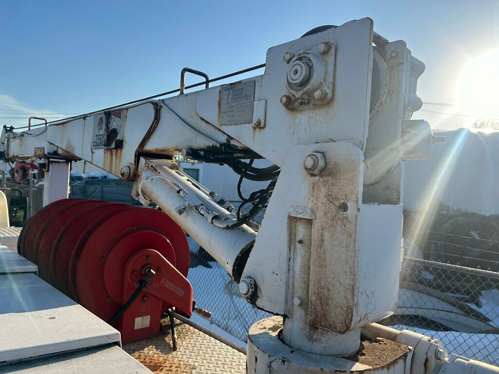 2005 International 4200 4X2 SERVICE UTILITY W/ CRANE 25,000 ORIGINAL MILES FINANCING AVAILABLE - 22996200 - 9