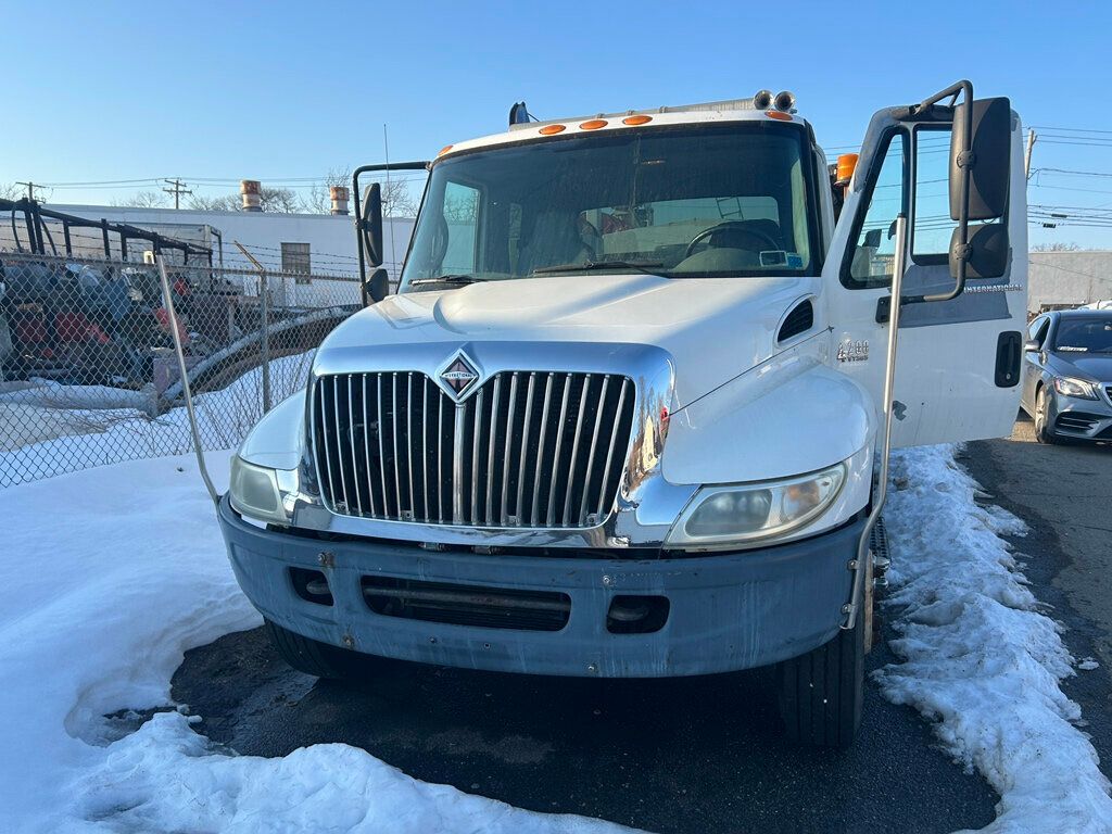 2005 International 4200 4X2 SERVICE UTILITY W/ CRANE 25,000 ORIGINAL MILES FINANCING AVAILABLE - 22996200 - 2