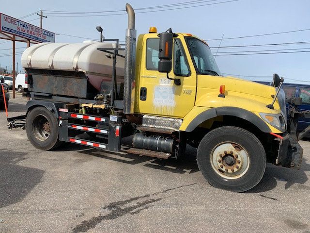 2005 International 7300 WATER TANK SPRAY TRUCK 9,000 ORIGINAL MILES READY FOR WORK - 21835380 - 2