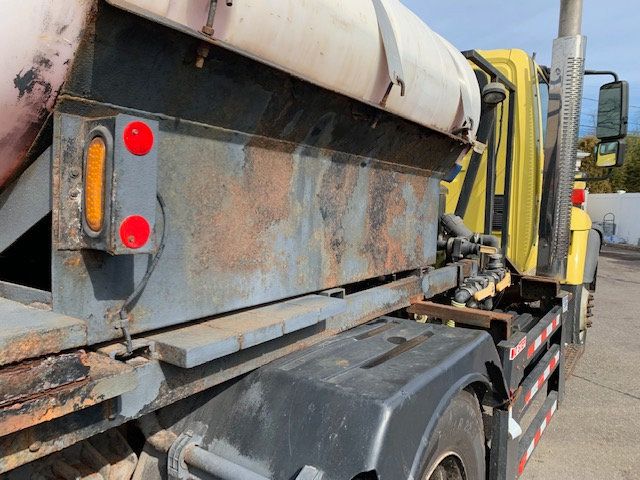 2005 International 7300 WATER TANK SPRAY TRUCK 9,000 ORIGINAL MILES READY FOR WORK - 21835380 - 43