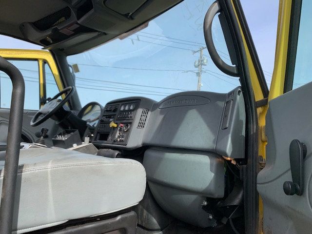 2005 International 7300 WATER TANK SPRAY TRUCK 9,000 ORIGINAL MILES READY FOR WORK - 21835380 - 96