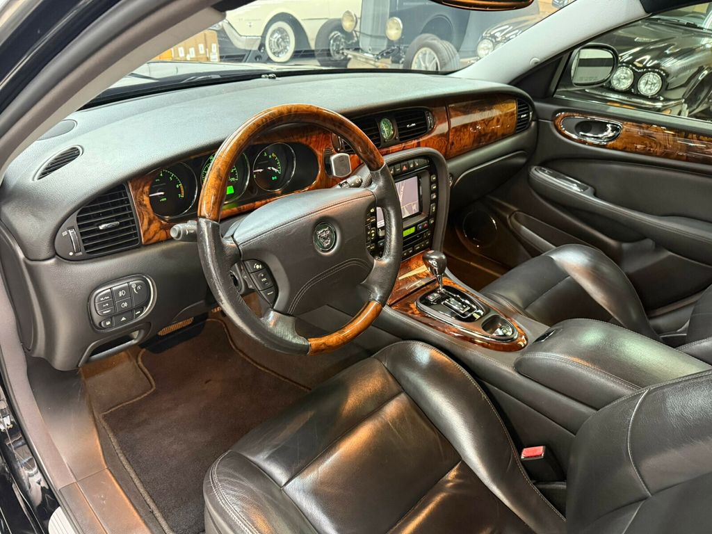 2005 Jaguar XJ Local Trade/XJR/Heated Leather Seats/Alpine Premium Audio/NAV - 23061713 - 12