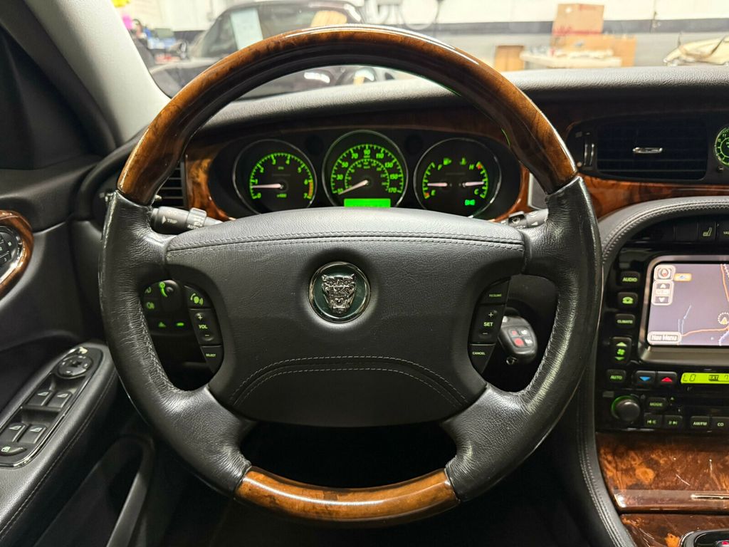 2005 Jaguar XJ Local Trade/XJR/Heated Leather Seats/Alpine Premium Audio/NAV - 23061713 - 17