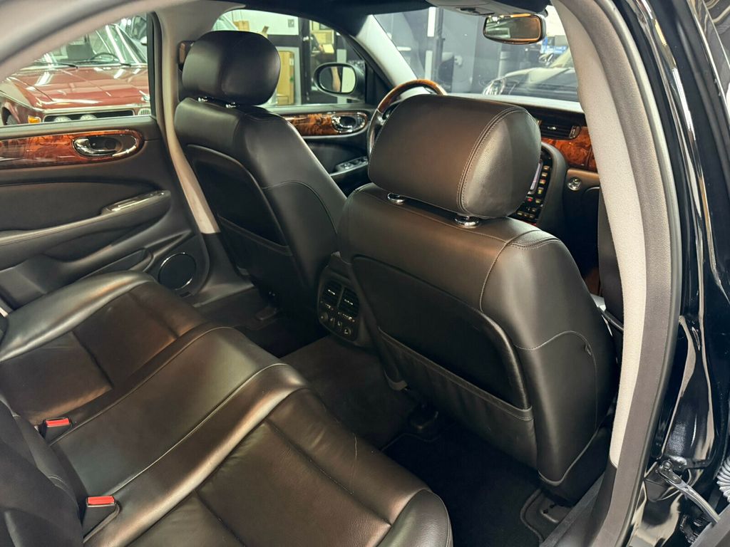 2005 Jaguar XJ Local Trade/XJR/Heated Leather Seats/Alpine Premium Audio/NAV - 23061713 - 31