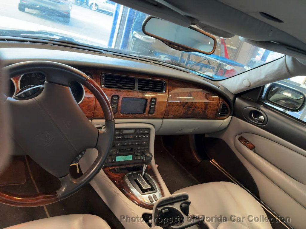 2005 Jaguar XK8 XKR Convertible 4.2L Supercharged - 22957397 - 10