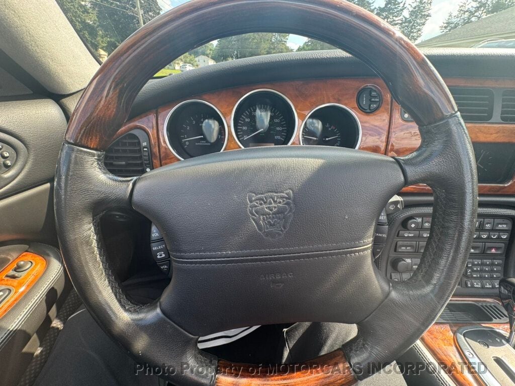 2005 Jaguar XK 8 Convertible XKR photo 17