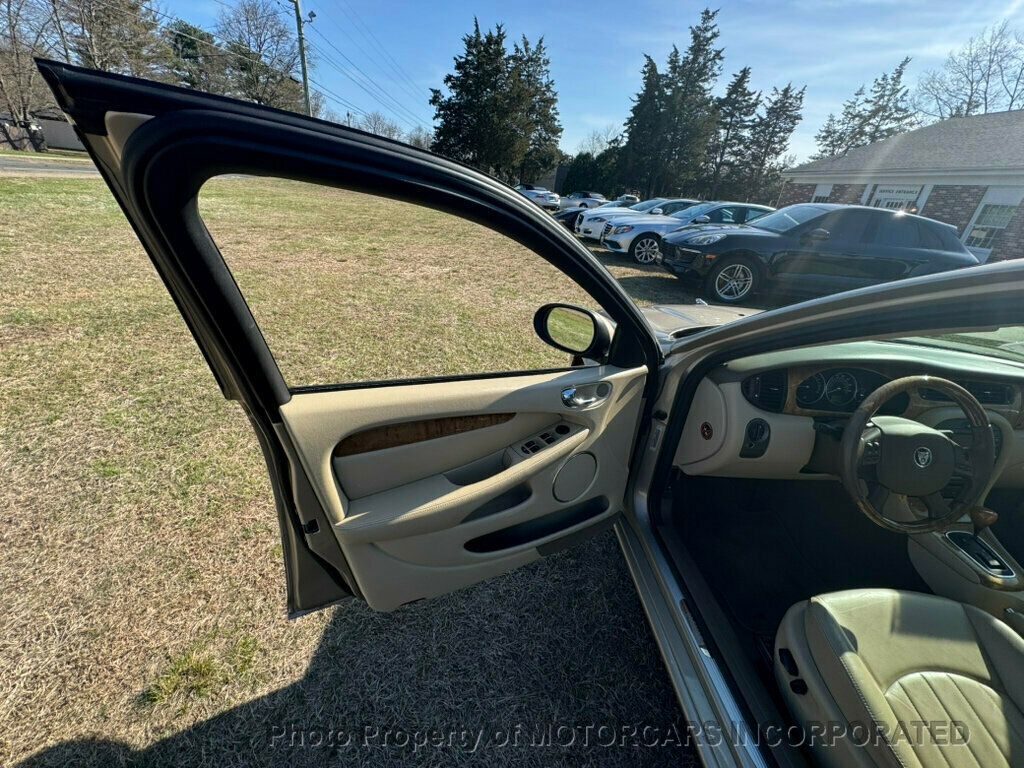 2005 Jaguar X-Type photo 9