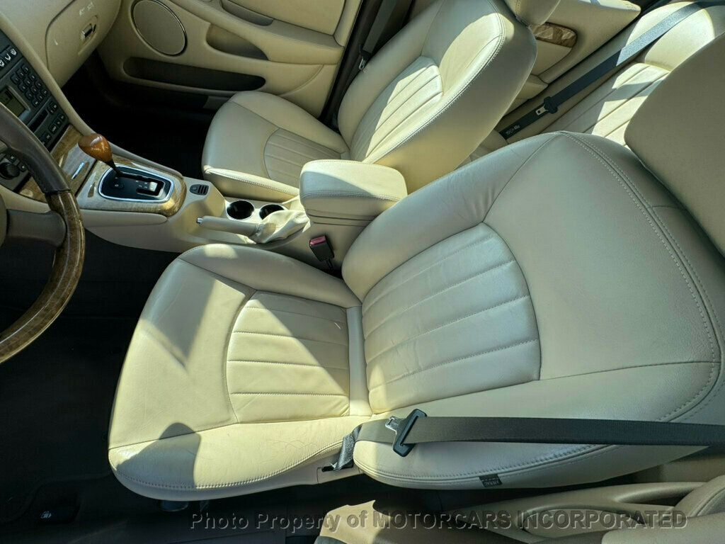 2005 Jaguar X-Type photo 12