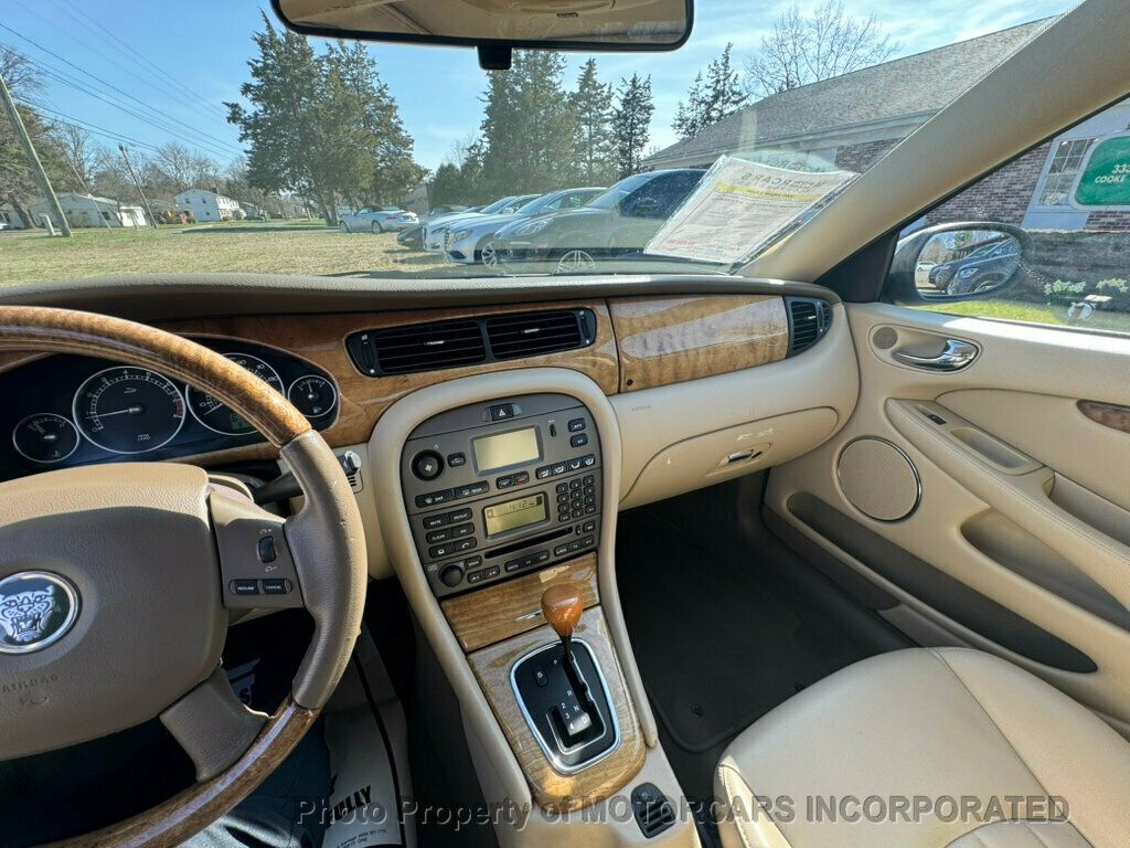 2005 Jaguar X-Type photo 16