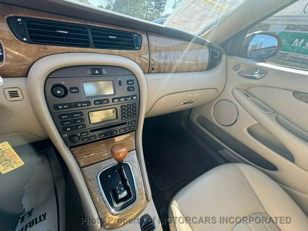 2005 Jaguar X-Type photo 17