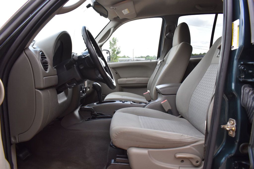 2005 Jeep Liberty 4dr Sport 4WD - 23084833 - 11