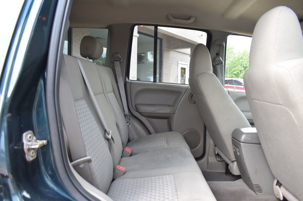 2005 Jeep Liberty 4dr Sport 4WD - 23084833 - 17