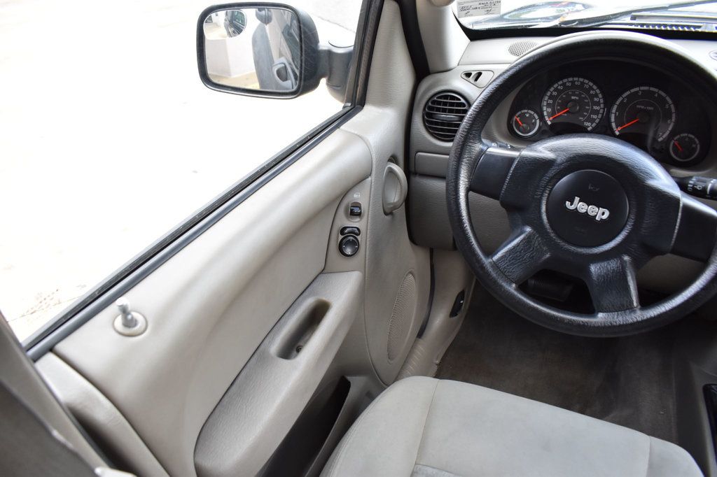 2005 Jeep Liberty 4dr Sport 4WD - 23084833 - 25