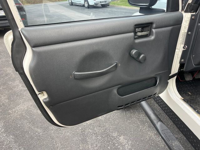 2005 Jeep Wrangler Lifted 2-Door 4x4 Convertible 6-Speed Off-Road Ready - 22994307 - 32