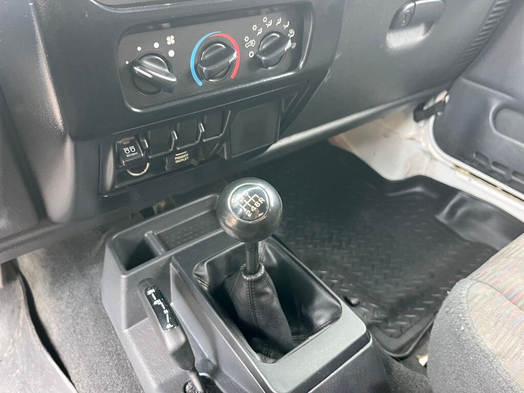 2005 Jeep Wrangler Lifted 2-Door 4x4 Convertible 6-Speed Off-Road Ready - 22994307 - 35