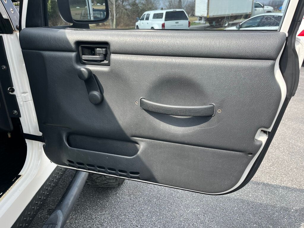 2005 Jeep Wrangler Lifted 2-Door 4x4 Convertible 6-Speed Off-Road Ready - 22994307 - 40