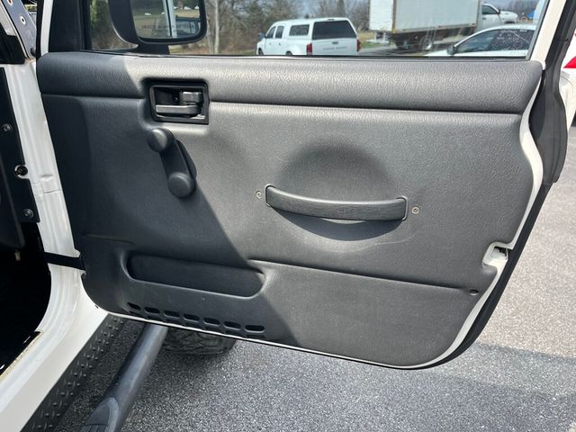 2005 Jeep Wrangler Lifted 2-Door 4x4 Convertible 6-Speed Off-Road Ready - 22994307 - 40