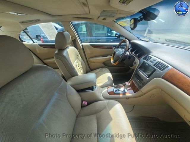 2005 Lexus ES 330 4dr Sedan - 23052391 - 9