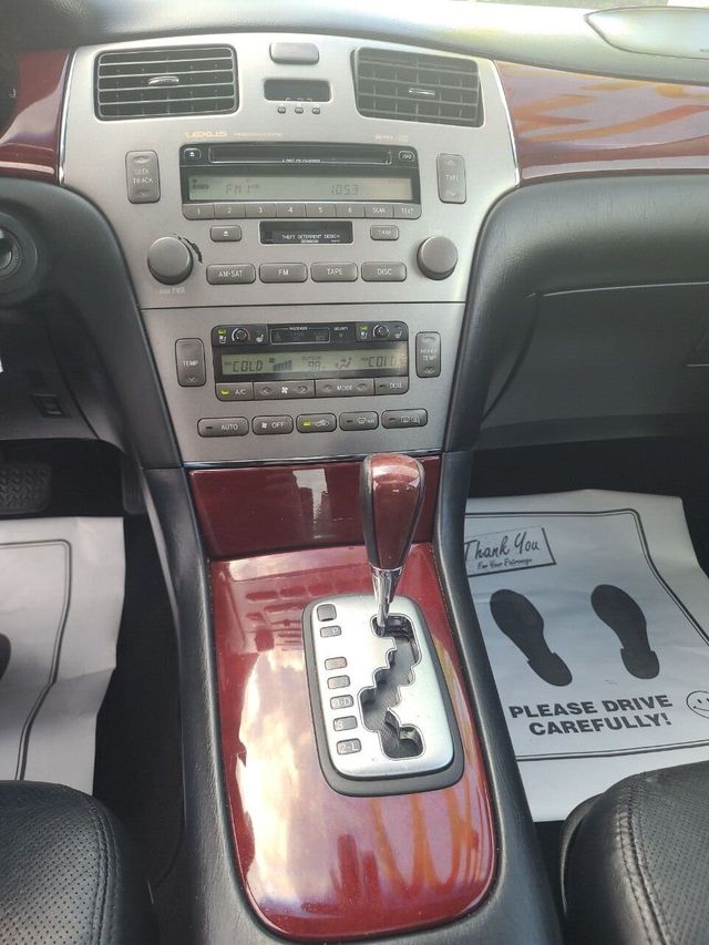 2005 Lexus ES 330 4dr Sedan - 21480473 - 13