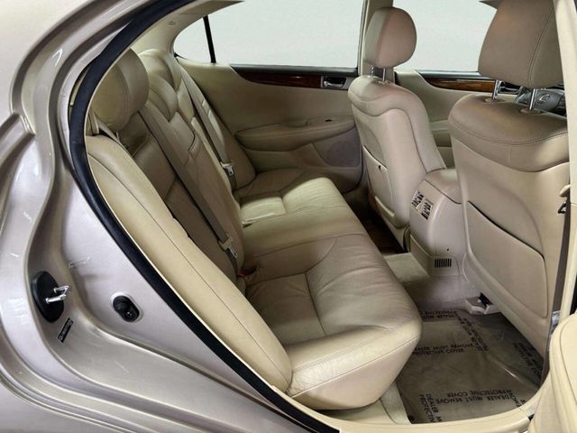 2005 Lexus ES 330 4dr Sedan - 23018675 - 18