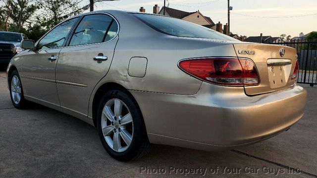 2005 Lexus ES 330 4dr Sedan - 22810767 - 16