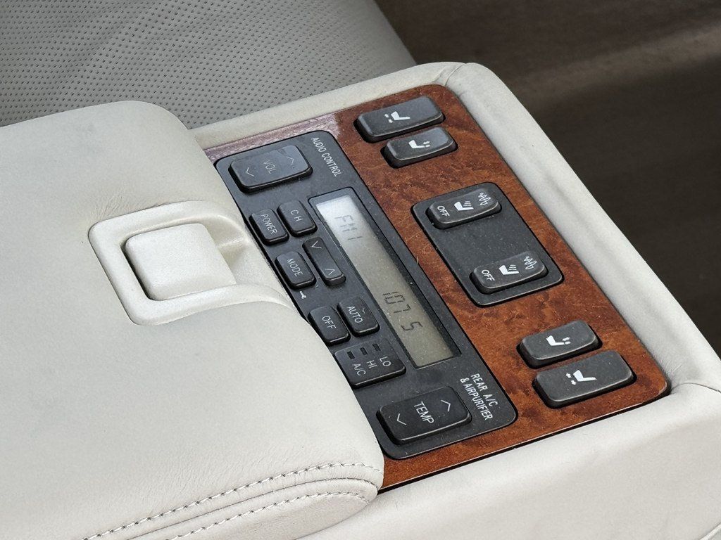 2005 Lexus LS 430 4dr Sedan - 23008969 - 17