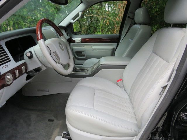 2005 Lincoln Aviator 4dr AWD - 23088017 - 9