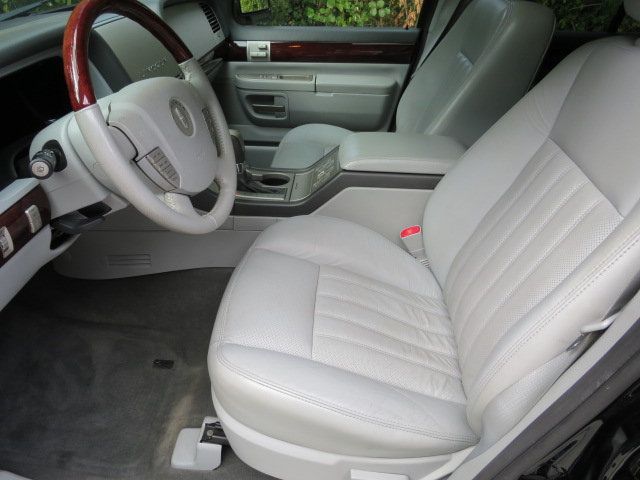 2005 Lincoln Aviator 4dr AWD - 23088017 - 11