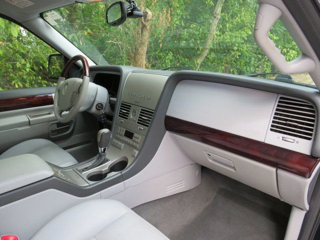 2005 Lincoln Aviator 4dr AWD - 23088017 - 8