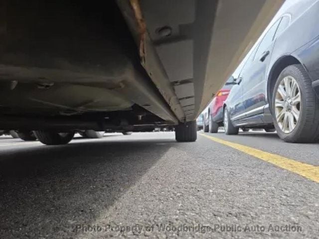 2005 Lincoln Town Car 4dr Sedan Signature Limited - 23008713 - 10