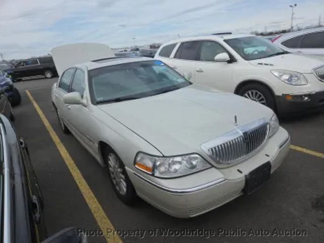 2005 Lincoln Town Car 4dr Sedan Signature Limited - 23008713 - 2