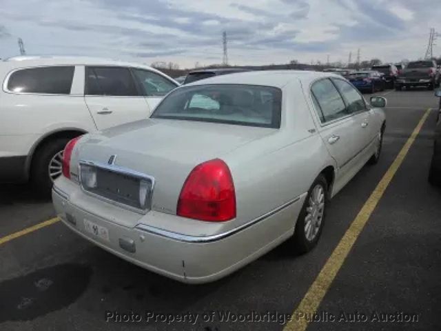 2005 Lincoln Town Car 4dr Sedan Signature Limited - 23008713 - 3