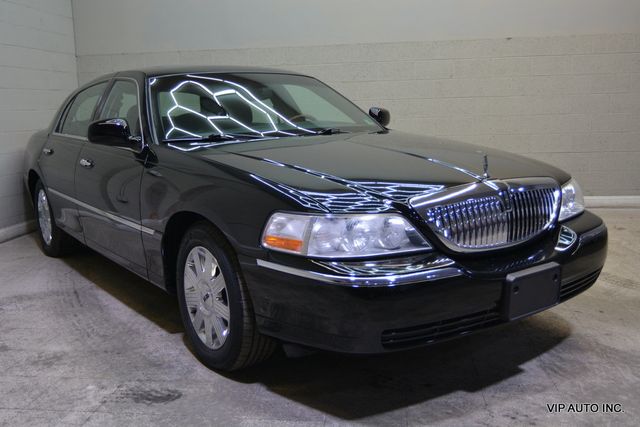 2005 Lincoln Town Car 4dr Sedan Signature Limited - 22954480 - 0