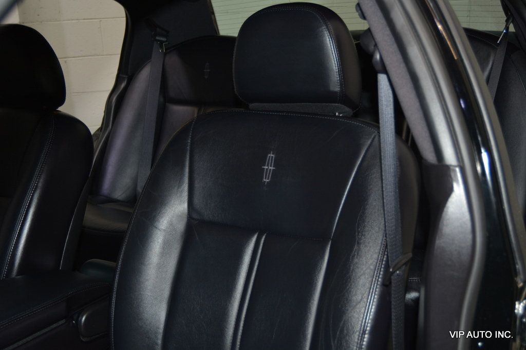 2005 Lincoln Town Car 4dr Sedan Signature Limited - 22954480 - 12