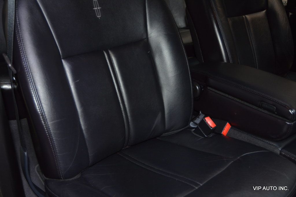 2005 Lincoln Town Car 4dr Sedan Signature Limited - 22954480 - 15